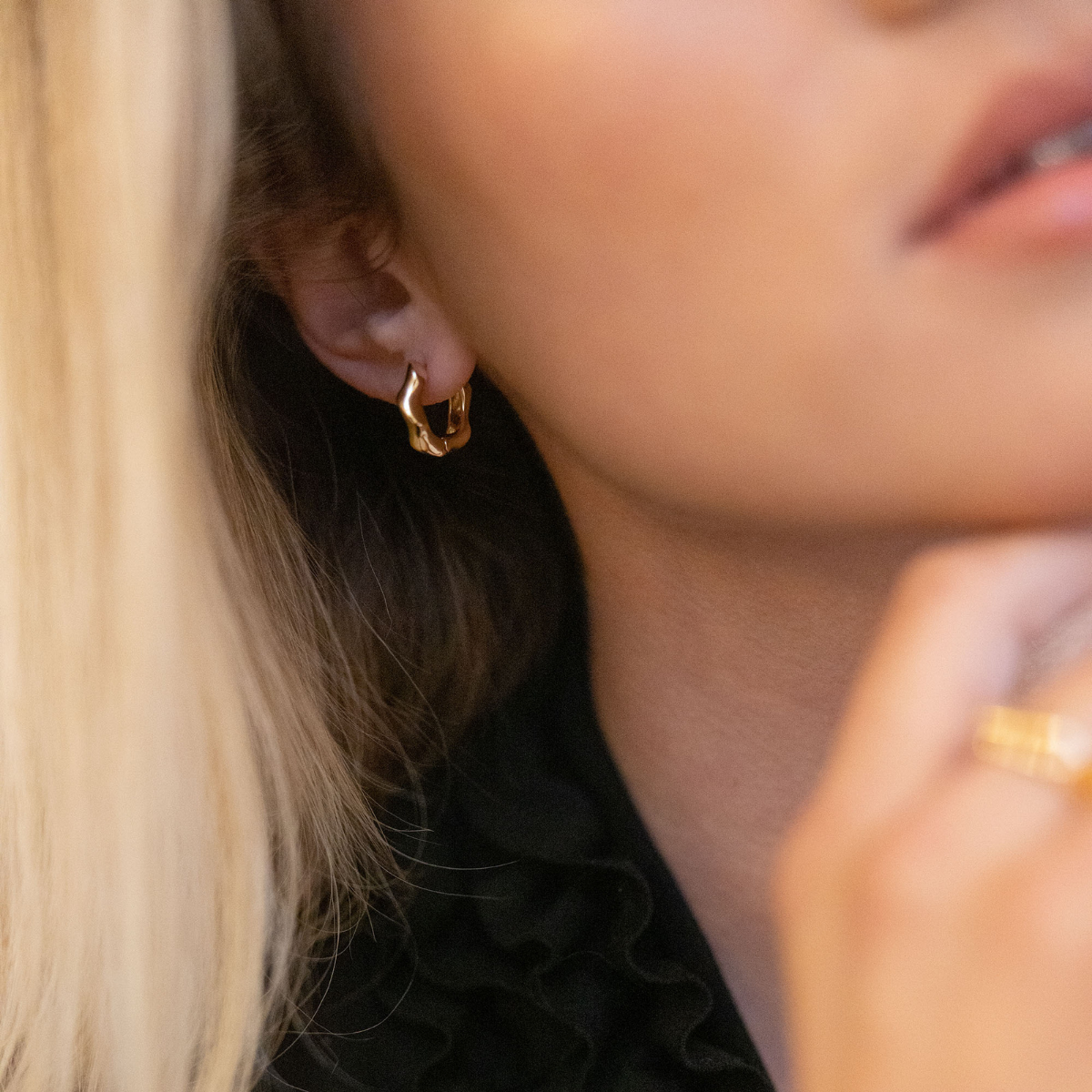 dainty_20hammered_20hoops.png