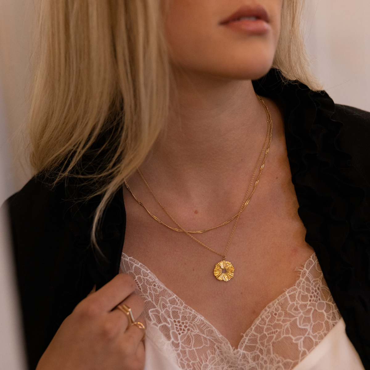 dainty_20sun_20burst_20necklace.png