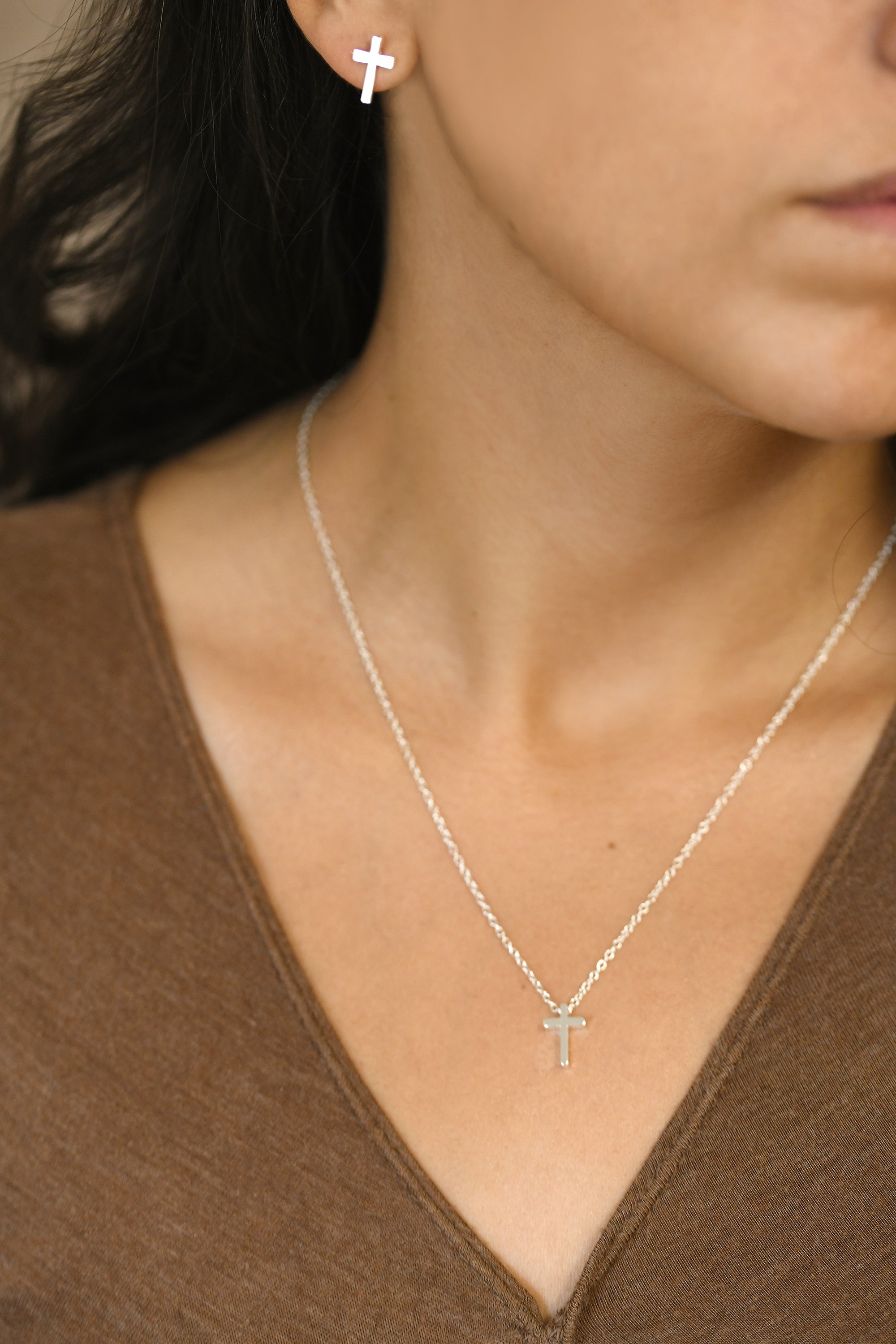 Dainty Cross Necklace Silver