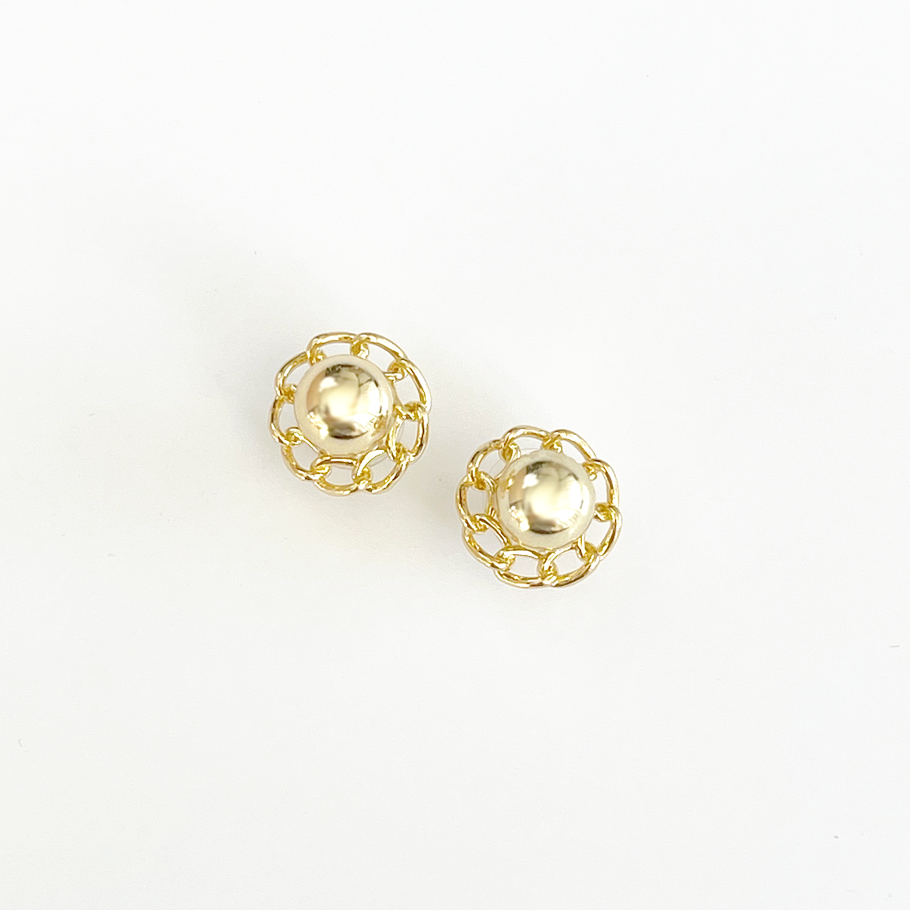 gold-stud-breaker-earrings-01.png