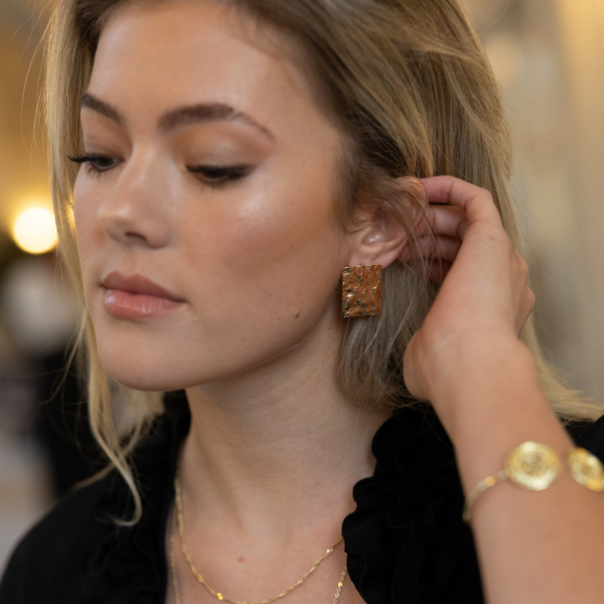 gold_20leaf_20earrings.png