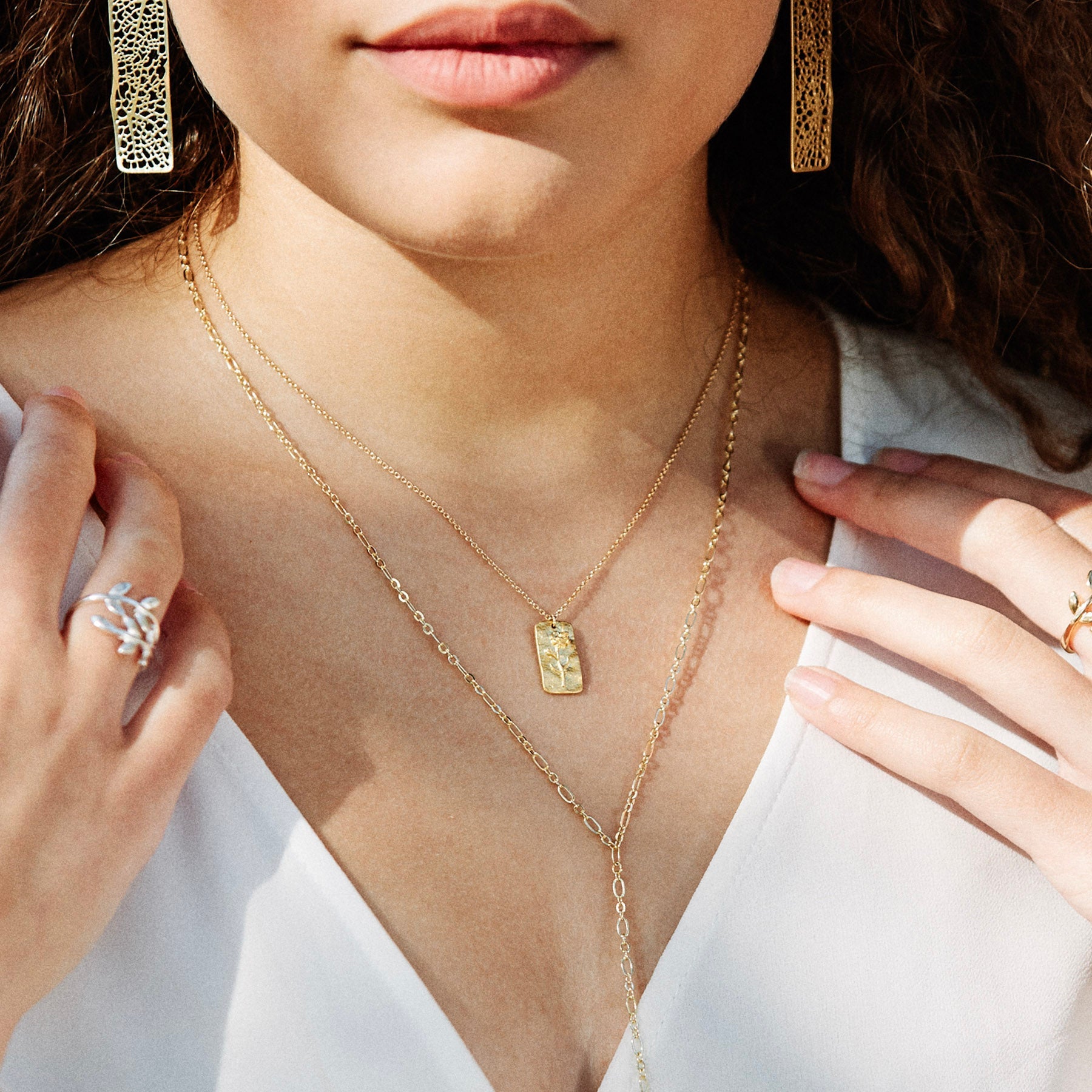 marigoldnecklace-lifestyle.jpg